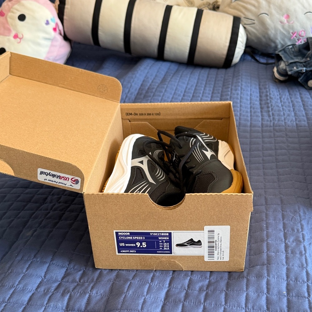 Mizuno Cyclone Speed 3 Volleyball shoes. NEW